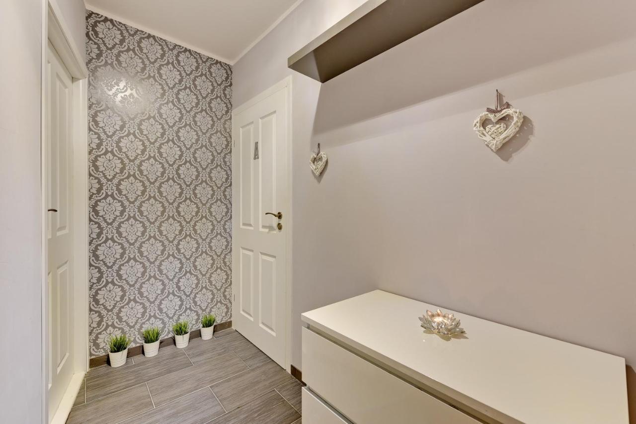 Granary Island Apartments กดัญสก์ ภายนอก รูปภาพ
