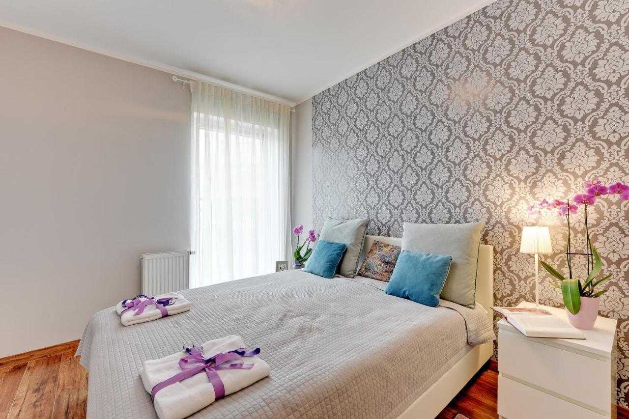 Granary Island Apartments กดัญสก์ ภายนอก รูปภาพ