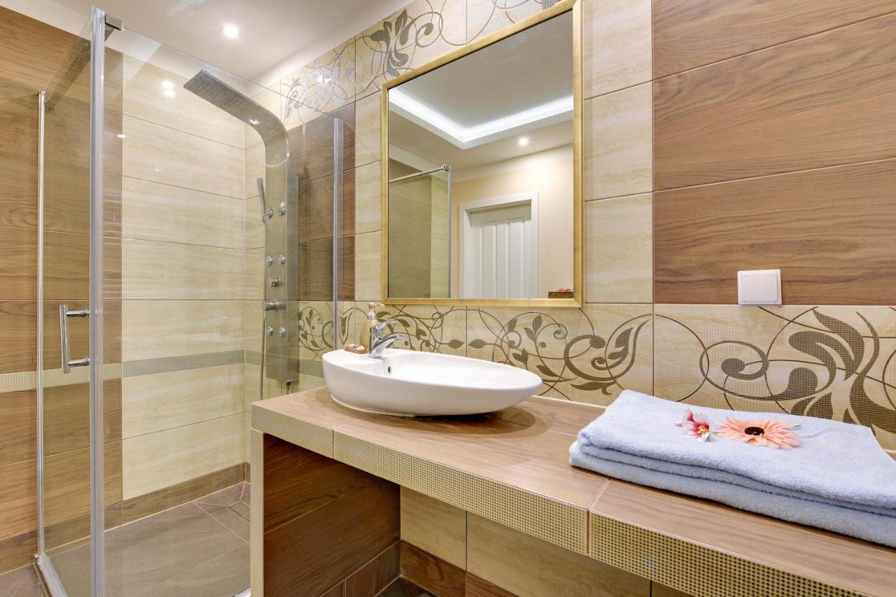 Granary Island Apartments กดัญสก์ ภายนอก รูปภาพ