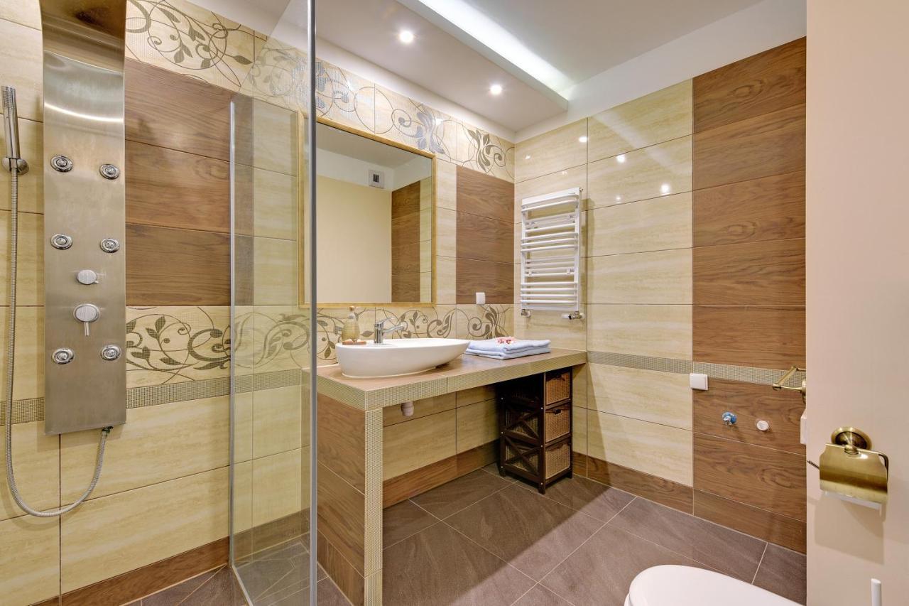 Granary Island Apartments กดัญสก์ ภายนอก รูปภาพ
